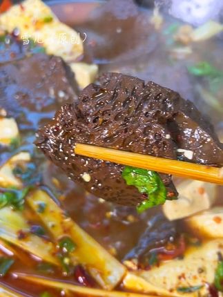 天冷猪血加豆腐再加点白菜真的香辣过瘾,太好吃了#天儿冷吃点啥