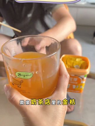 孕期 喝不下白开水的孕妇真的可以试试这个#金桔鲜橙梨膏 酸酸甜甜是鲜果孕期 喝不下白开水的孕妇真的可以试试这个#金桔鲜橙梨膏 酸酸甜甜是鲜果本身的味道,配料干净没有乱七八糟的添加,一天1500ml水轻轻松松毫无压力#孕妇一天要喝多少水 #孕期饮食