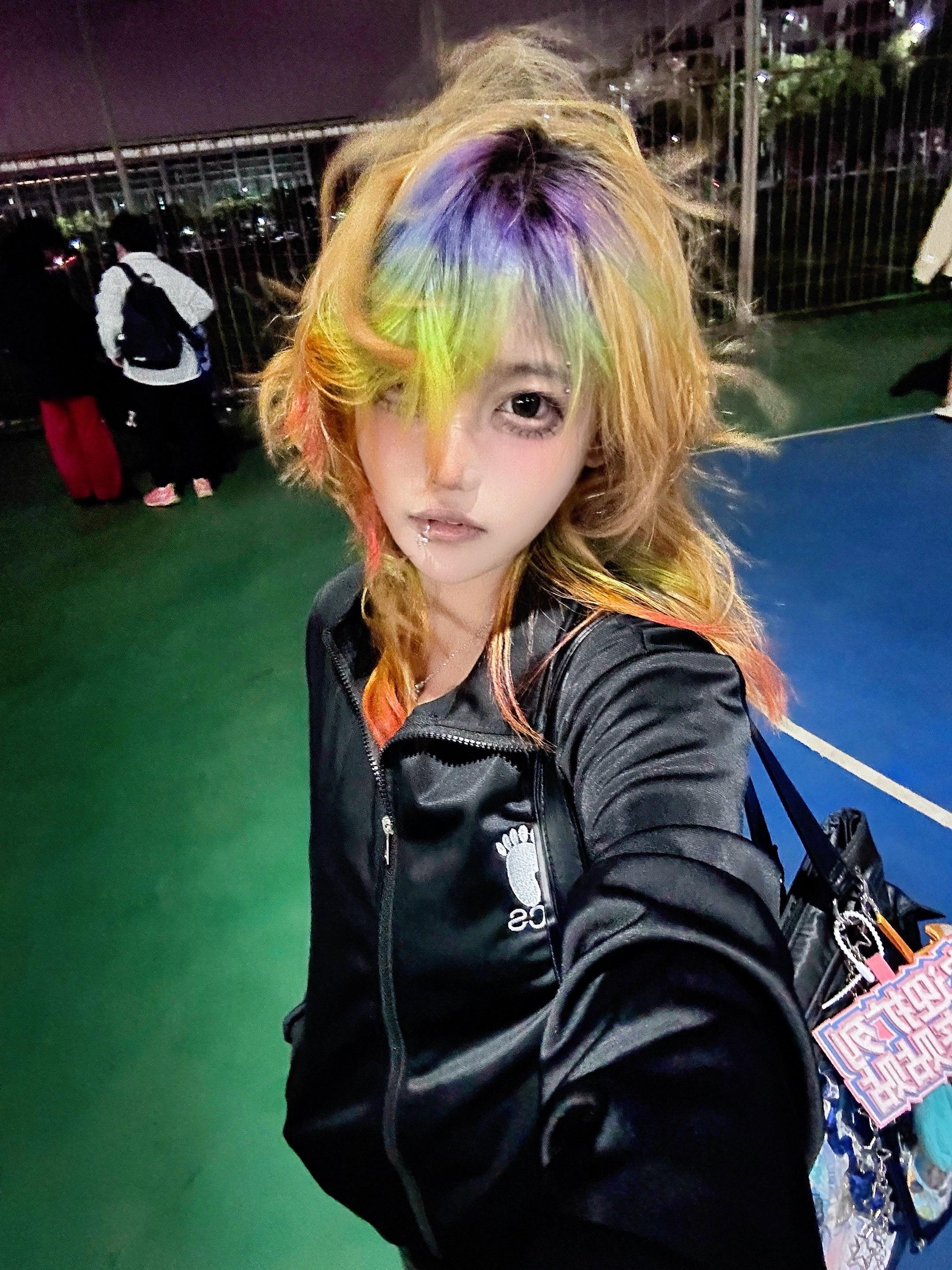老婆今天还打我吗?不打我就先睡了,衣服和碗在微波炉里,饭已经送去上学了,孩子我睡醒再洗#la#le #中二 #宅女 #少年感