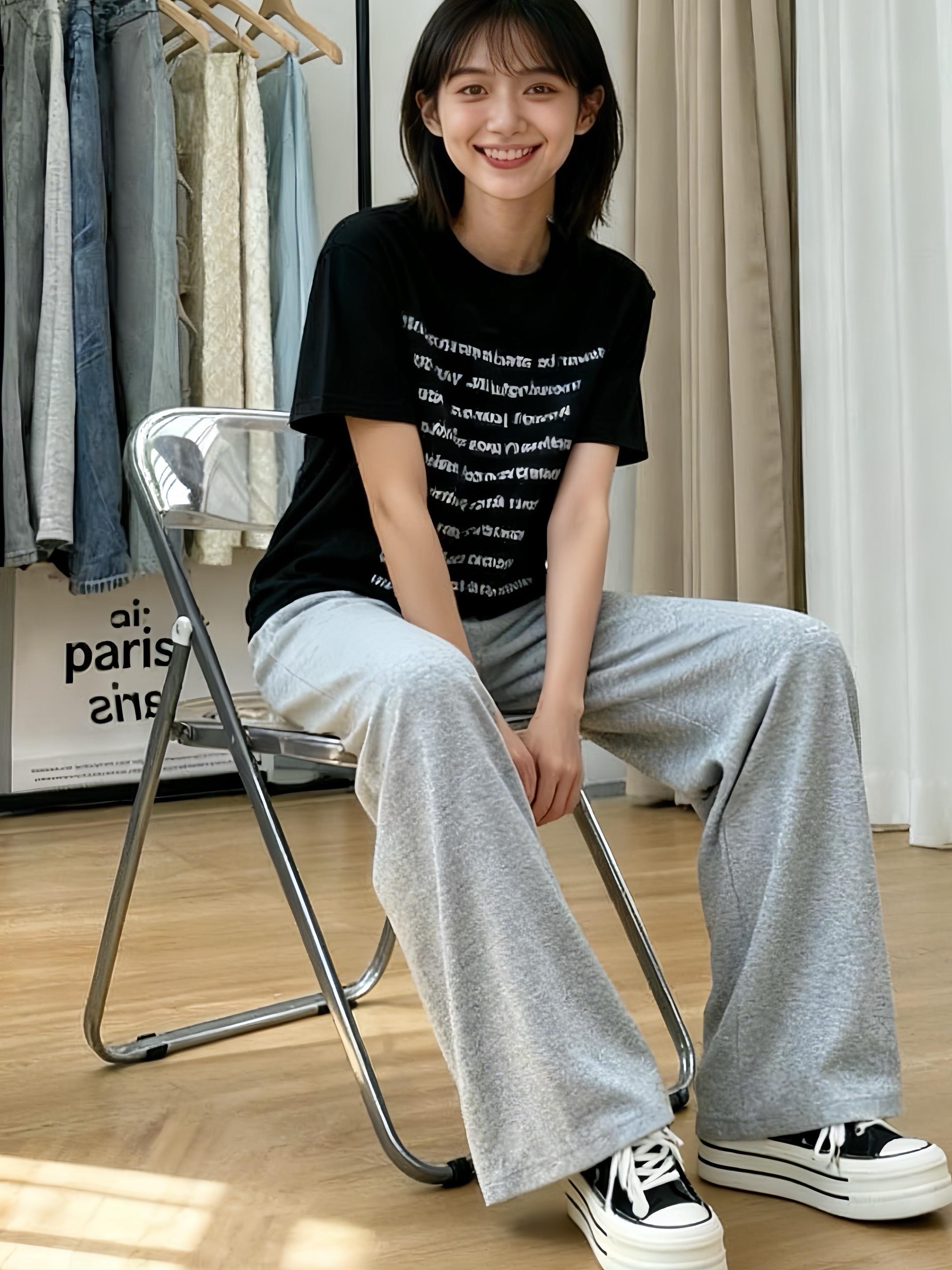 早秋高腰显瘦休闲裤。美式高级感卫裤女2025秋日暖阳宽松高腰遮胯显瘦秋季直筒阔腿裤子 •版型设计:高腰剪裁精准卡腰,轻松藏住腰腹赘肉;直筒阔腿版型从胯部自然垂坠,修饰假胯宽、腿粗问题,梨形身材闭眼入。 •面料质感:2025新款暖感复合面料,柔软亲肤不闷汗,自带轻微垂坠感,不起球、不贴腿,久坐也不会有褶皱。 •风格适配:秋日暖阳色调(奶茶棕、燕麦白、深灰)高级不挑皮,搭配短款卫衣、针织衫都显利落,日常通勤、休闲出街都适配。 •细节亮点:侧边隐形口袋+后腰松紧抽绳,实用又不破坏整体简约感,长度到脚踝上方,搭小白鞋、老爹鞋都显腿长。#穿搭 #早秋休闲裤 #高腰显瘦#高级感穿搭 #夏季穿搭