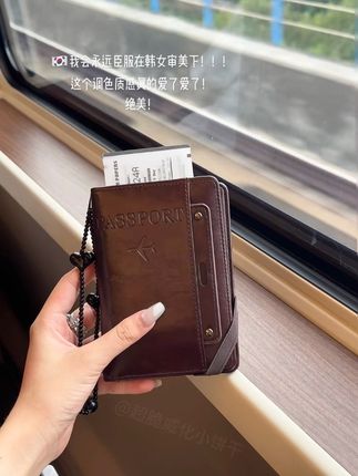🇰🇷永远可以相信韩女的审美!这是每次出门都会带的护照夹!#护照夹 #卡包 #证件收纳 #出行必备 #实拍