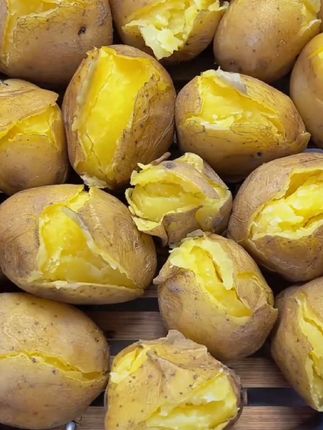 甘肃定西土豆9斤现挖沙地黄心洋芋马铃薯黄皮5斤沙面细腻新鲜蔬菜#土豆 #马铃薯 #甘肃土豆 #妈呀太好吃了 #好吃到停不下来