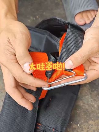 割草机加宽加厚的背带,长时间带也不会感觉很累,老铁们可以试一下。#割草机 #五金工具 #园林工具