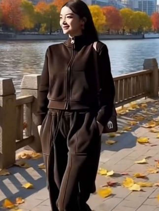 #春秋穿搭 #穿出自信穿出美丽 #时尚套装 #两件套#穿搭 #早秋穿搭