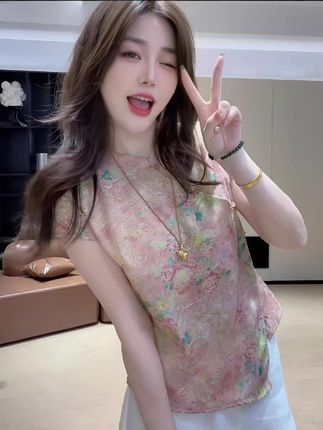夏季新中式透气提花盘扣设计感上衣中国风时尚单排扣阔腿裤两件套#新中式穿搭 #气质穿搭 #谁穿谁好看 #气质小衫张予曦毕雯珺真拍了红裙抱@DOU+上热门
