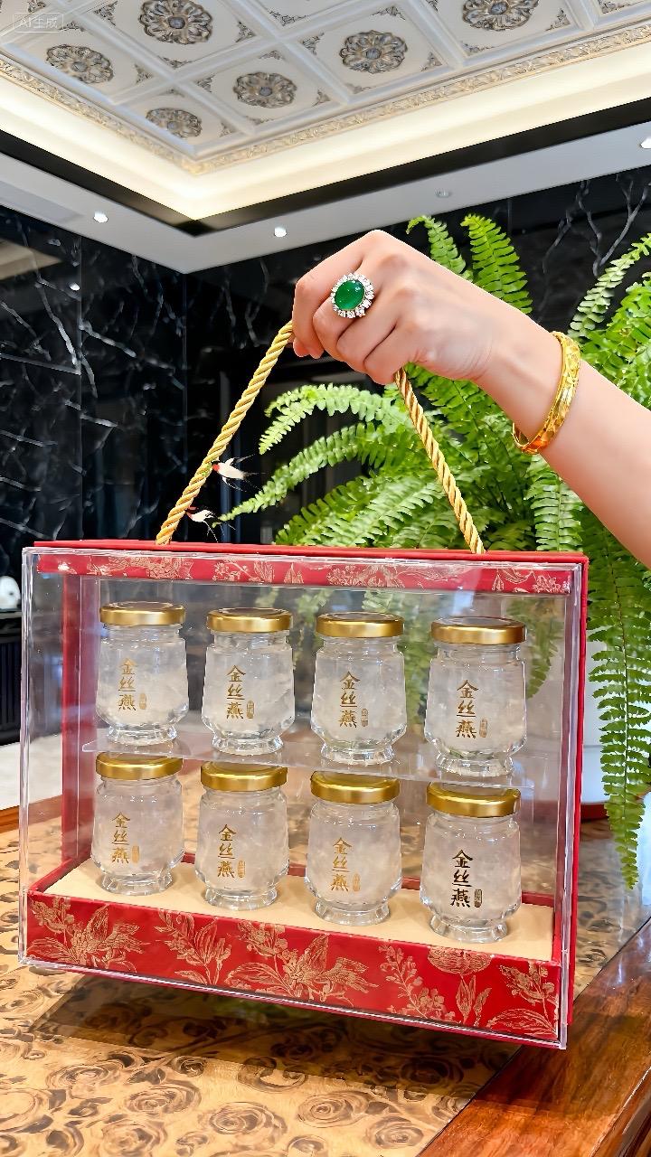 金丝燕窝与雪耳的天然交融,不掺一丝多余。撕开包装的瞬间,醇厚香气扑面而来,胶质丰盈,口感绵密。无论是清晨唤醒味蕾,疲惫,这份即食的奢养,都是宠爱自己的满分选择#图文伙伴计划2025#燕窝#精致女人必备 #鲜炖燕窝 #开盖即食燕窝