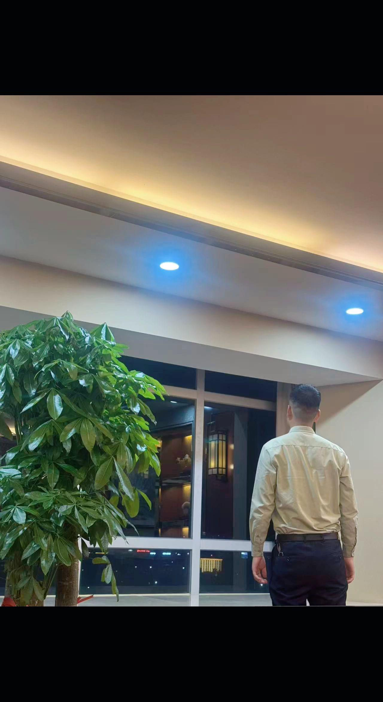 听班长一句劝,现实社会太难了商场如战场。如果进了部队,沒有特殊原因,一定要干到三期,三十岁左右转业回家,有房有车,有编制,找个相亲对象,一辈子安安稳稳,不要为了所谓的爱情和不确定的人放弃自己的前途。#橄榄绿#兵哥哥#迷彩青春#大实话#军旅