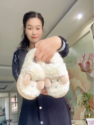 猫力旗舰店新款毛绒包跟棉拖,加绒加厚羊羊造型好可爱,一整个毛茸茸的好暖和,有了它冬天不怕冷了
