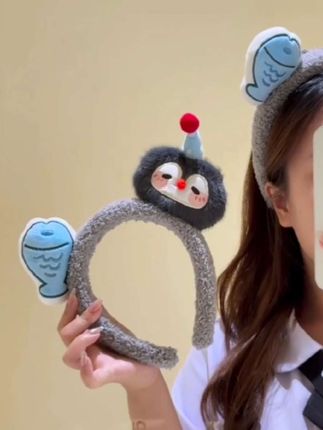 有被这个企鹅小鱼发箍可爱到,爱了爱了#发箍 #发饰推荐 #发箍这样戴好美 #小企鹅 #头饰发饰