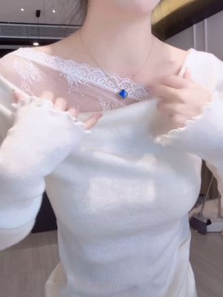 温柔氛围感~小心机斜领蕾丝针织衫上衣2025秋季新款假两件上衣#穿搭 #甜美穿搭 #强烈推荐 #蕾丝针织衫#百搭上衣 @DOU+上热门 @Dou+流量推送 @DOU+好生意