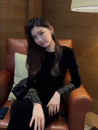 国风丝绒打底上衣#气质轻熟风 #优雅气质 #女人味穿搭 #高级感穿搭 #好身材好气质 @抖音热点 @DOU+小助手