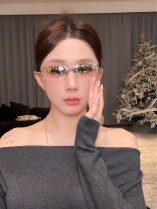 古早感双灰渐变墨镜🕶️镶钻设计也太辣啦!#墨镜分享#墨镜推荐#古早感#辣妹墨镜#千禧风