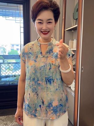 小时候她为你打扮,现在换你宠他,给她国风夏装,给她打扮美美的#时尚妈妈装 #国风古韵 #中老年穿搭 #气质穿搭 #精致优雅