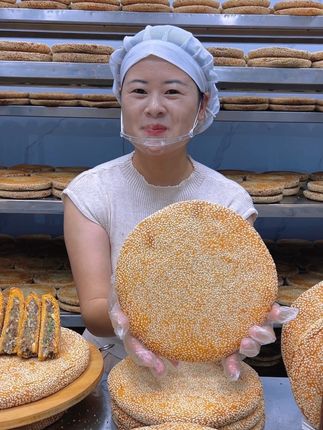 #传统糕点 #五仁月饼 #核桃杏仁土月饼 #小时候味道 #地方特色美食