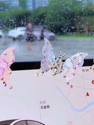 #会动的蝴蝶 布灵布灵的真好看#汽车装饰摆件 #仙女必备 #车载摆件