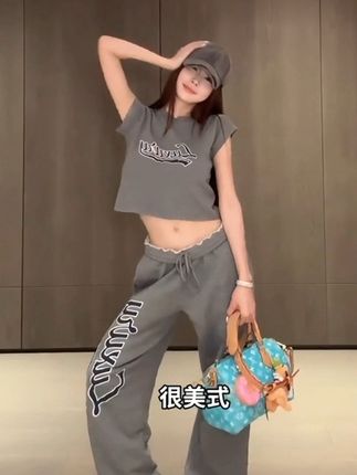 【留学生既视感】设计感印花休闲运动套装!#ootd穿搭 #休闲套装 #洋气减龄 #面料柔软舒适 #温婉