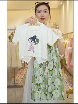 #上热门🔥 家里有小公主的一定要买这套女童套装,它是防蚊裤两件套,夏季薄款,舒适宽松又百搭,宝贝穿上它一定很喜欢。现在下单价格很划算,喜欢的家长赶紧给孩子安排起来吧!#高品质童装 #女童穿搭 #女童套装 #萌娃穿搭 @DOU+上热门 @抖加小助理