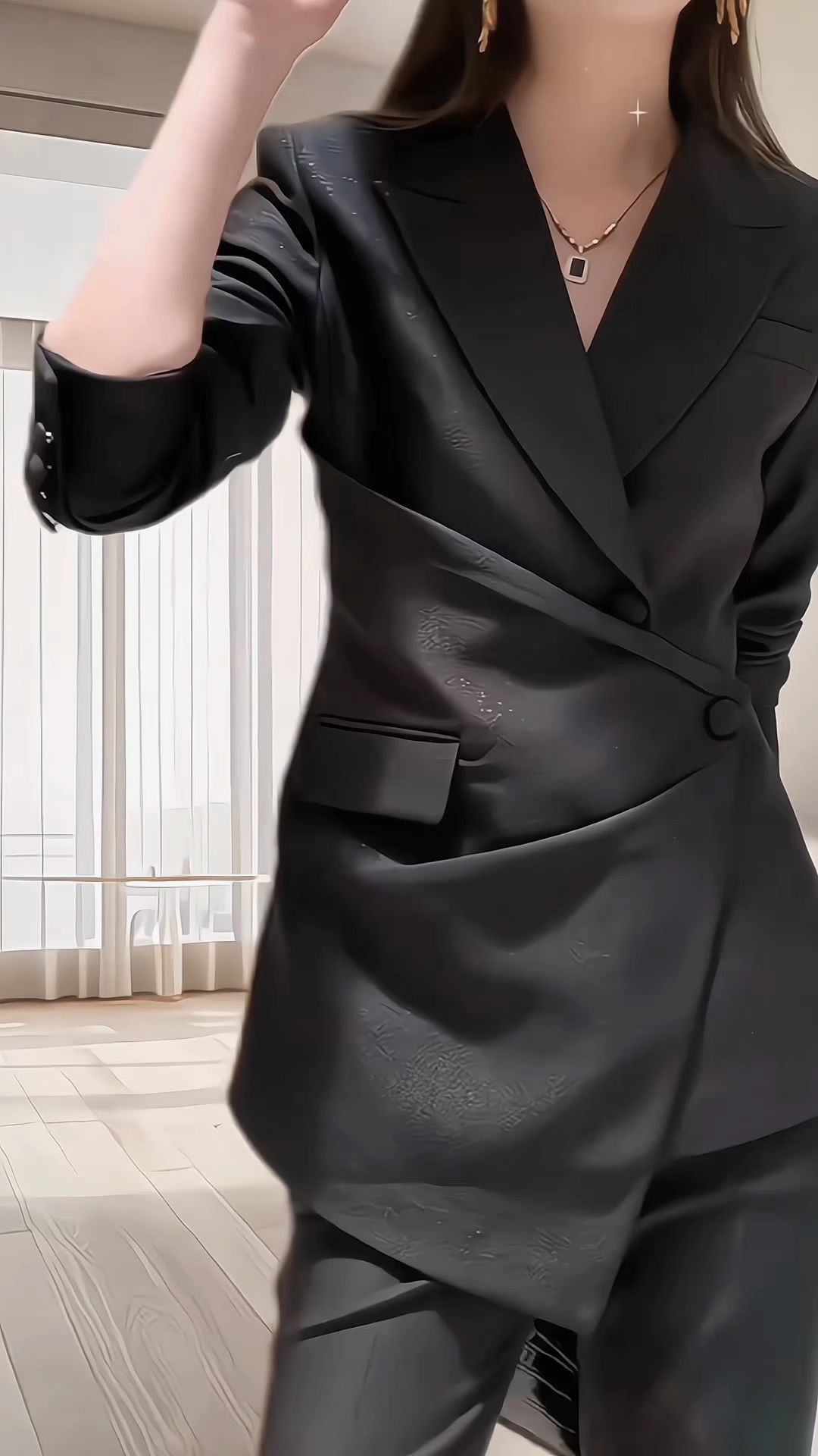 #黑色西装套装 #职业装 #休闲减龄穿搭 #气质女神 #高品质女装