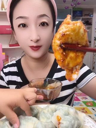 #dou上热门 #美食 #李海龙辣椒油 七分香三分辣巨灵魂每包200克推荐香辣的@DOU+小助手 @DOU+上热门