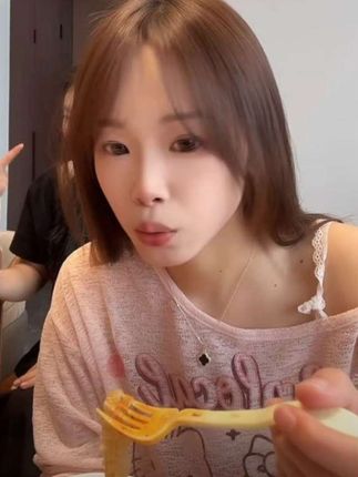 闻起来流口水,吃起来停不下的这款程校长经典口味酸辣粉,宽窄都有配料齐全,纯薯粉制作,19.9元6桶,抓紧去拍哦#酸辣粉 #好吃不贵经济实惠 #好吃到停不下来