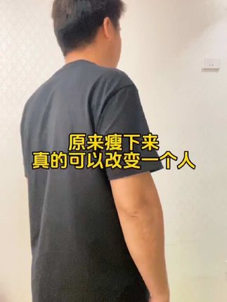 40岁中年大叔每天在家摇呼啦圈,肚子小了,全身也不再臃肿,185-140大家都说像变了个人,成功没有捷径,如果有,那条路一定是坚持!#呼啦圈转起来 #居家锻炼 #大肚腩变小蛮腰 #坚持自律 #居家锻炼
