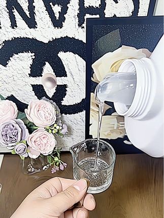 姐妹们 拼手速了 遇见香芬蓝风铃洗衣液到手3升 你看看才多少钱 泡沫绵密 清洁力也是OK的 淡淡的蓝风铃香味我真的是爱了#洗衣液 #蓝风铃香水洗衣液 #超实用 #种草好物 #好东西一起分享