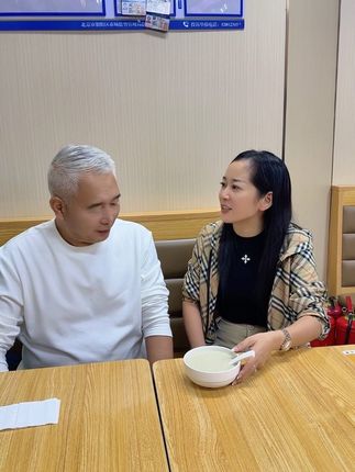 豆汁会惩罚每一个嘴硬的外地人,这就是嘴硬的男人们