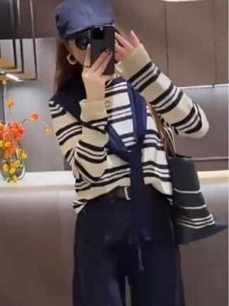 早秋穿搭一套装2025新款撞色条纹披肩针织衫休闲阔腿牛仔裤两件套#高街穿搭 #衣服穿搭 #每日分享 #时装 #阔腿裤推荐
