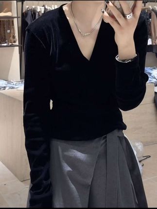 设计感轻奢秋季长袖V领T恤女2025新款秋季显瘦简约气质时尚上衣#好看的衣服都在这里#夏天该有的样子#夏季穿搭#夏日必备#显瘦穿搭