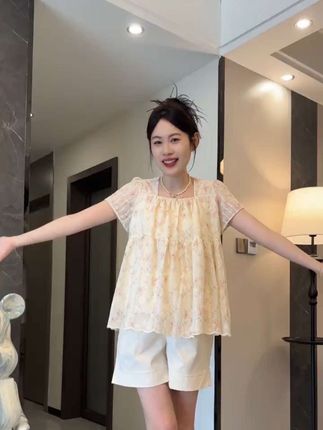 减龄娃娃衫 减龄娃娃衫 穿着洋气又好看 还很减龄#孕期穿搭 #孕妇装 #孕妇装新款