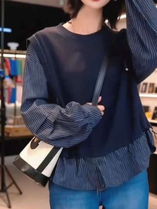 “腹有诗书气自华”,这款假两件上衣自带文艺气质,条纹与纯色的碰撞,简约而不失层次感。🎨✨#强烈推荐 #爱了爱了