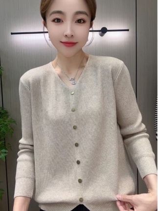 V领铜扣-气质百搭显瘦针织衫#高级感穿搭 #女装 #针织衫 #上衣穿搭 #开衫穿搭