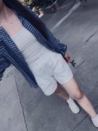 如果秋风能带走思念,就让落叶埋葬我的遗憾”#落叶知秋#穿搭 #衬衣穿搭 #随意搭配 #穿衣自由