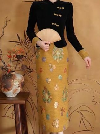 周子仪黄色连衣裙女秋季2025年新款气质刺绣新中式改良旗袍裙子#秋季新款#气质刺绣#时尚