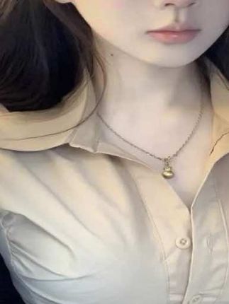 御姐甜辣褶皱衬衫#今日穿搭 #女装 #高级感穿搭 #春日穿搭  #出游穿搭