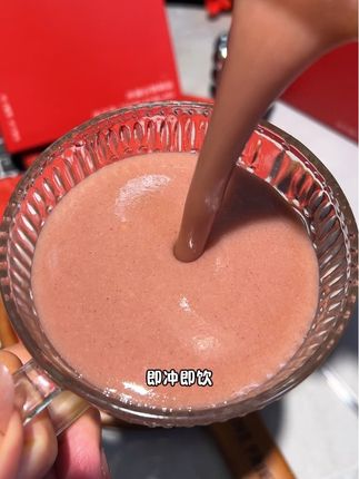 谁懂啊!只要它不停厂我真的能喝一辈子!配料超干净,都是些实打实的好东西,入口醇香丝滑,真的绝绝子#五红粉#女生必备 #喜纯五红粉 #仙女都在喝什么 #早餐吃什么