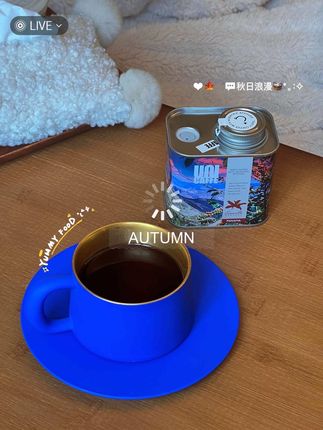 翡翠庄园的红标瑰夏刚一到手就跳过养豆期了,坎纳斯地块儿的豆子,久违了,配着星爸爸的月饼,味道中合得恰好。太爱手冲的过程了,产生心流让我静心,暂时忘记那些有的没的。 #享受生活的小确幸 #咖啡时光 #下午茶时间 #翡翠瑰夏 #红标瑰夏