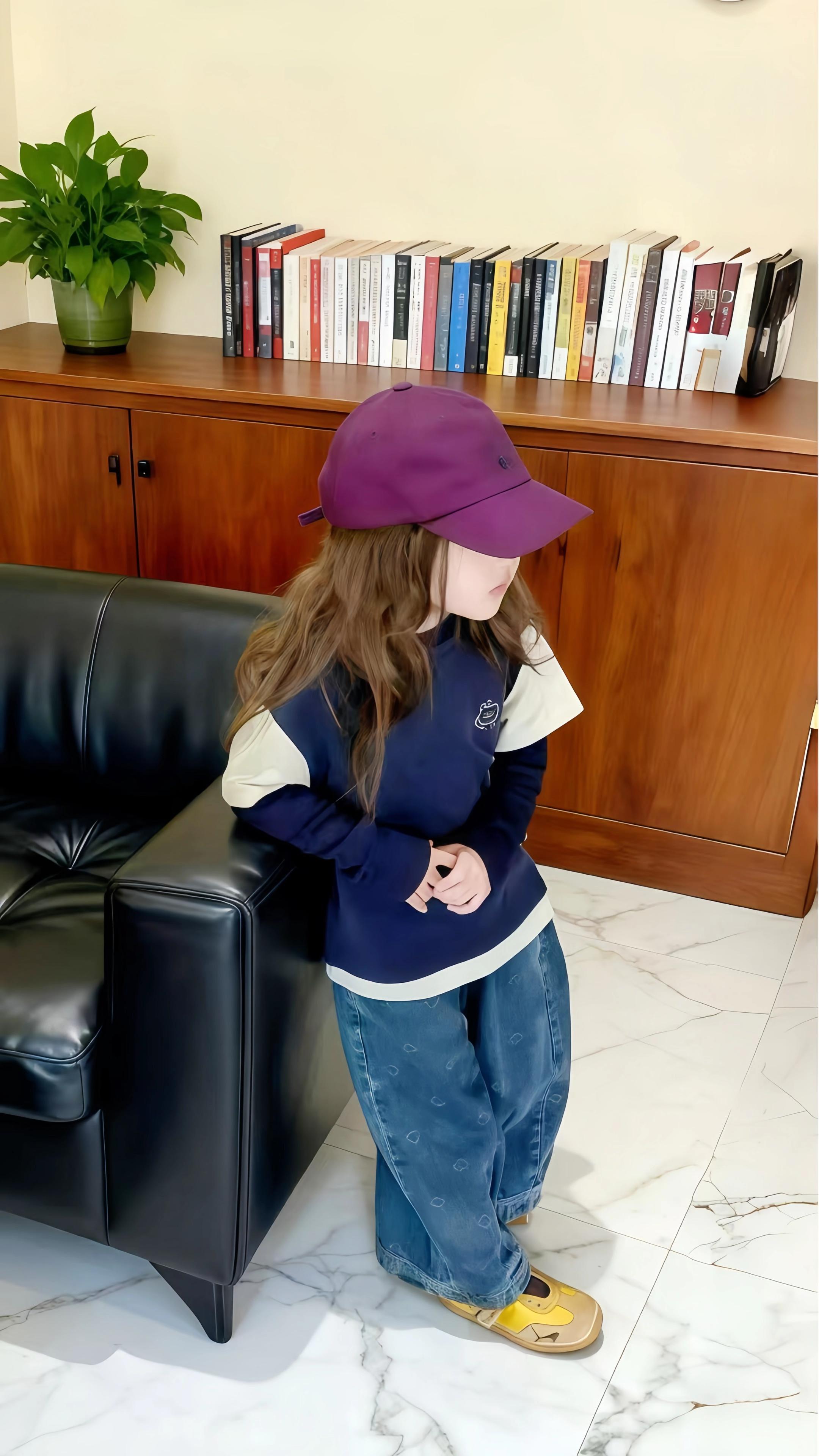 我的女孩,从你第一次含糊地喊“妈妈”,到如今蹦跳着分享趣事,时光藏着太多温柔。别怕长大,我永远是你最踏实的后盾。#我的女孩👧🏻 #酷女孩穿搭 #骗你生女儿 #潮童穿搭 #穿搭