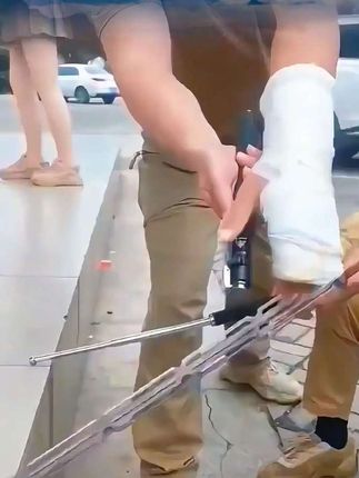 #户外必备神器 #防身棍#破窗器 #甩棍#登山杖