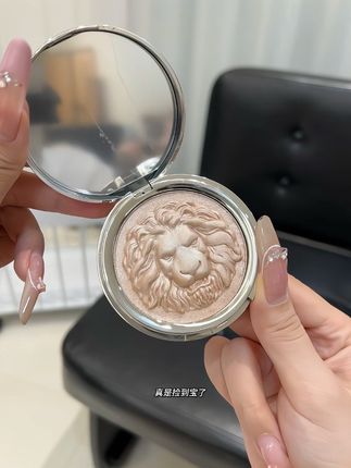 天呐!!!狮子头高光大破价!细腻不飞粉,巨服帖,重要的是这个价位就能拿到, 太划算了!脸上不平整,化妆只涂粉底的姐妹赶紧来试试#高光 #高光修容 #狮子头高光 #平价彩妆 #美妆