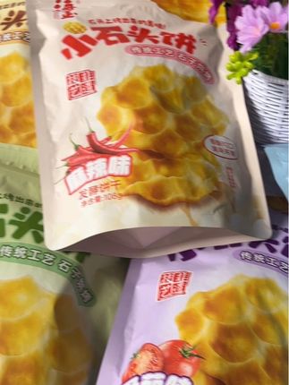 酥酥脆脆巨好吃的小石头饼,这个价到手五包混合口味,每一片都裹满了粉料吃起来酥脆!#小石头饼 #太好吃了 #好吃到停不下来