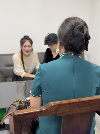 我跟哥从小所有受的委屈不是一句话用钱能解决的,这次我一定要让我哥站起来,找到我妈弄出真相,你们越是躲着 不说我越是要刨根问底的弄清楚 真象#记录我的农村生活 #意想不到的结局 #看到最后