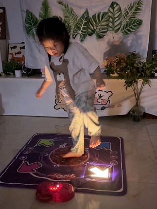 在家就能运动和锻炼,没事在家蹦蹦跳跳,模式还能自由切换,让孩子放下手机远离电视#跳舞毯#在家运动#让孩子远离手机#儿童礼物