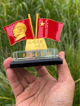 #红旗摆件 #车载摆件 #一代人的回忆 #中国红永不褪色 #致敬伟人