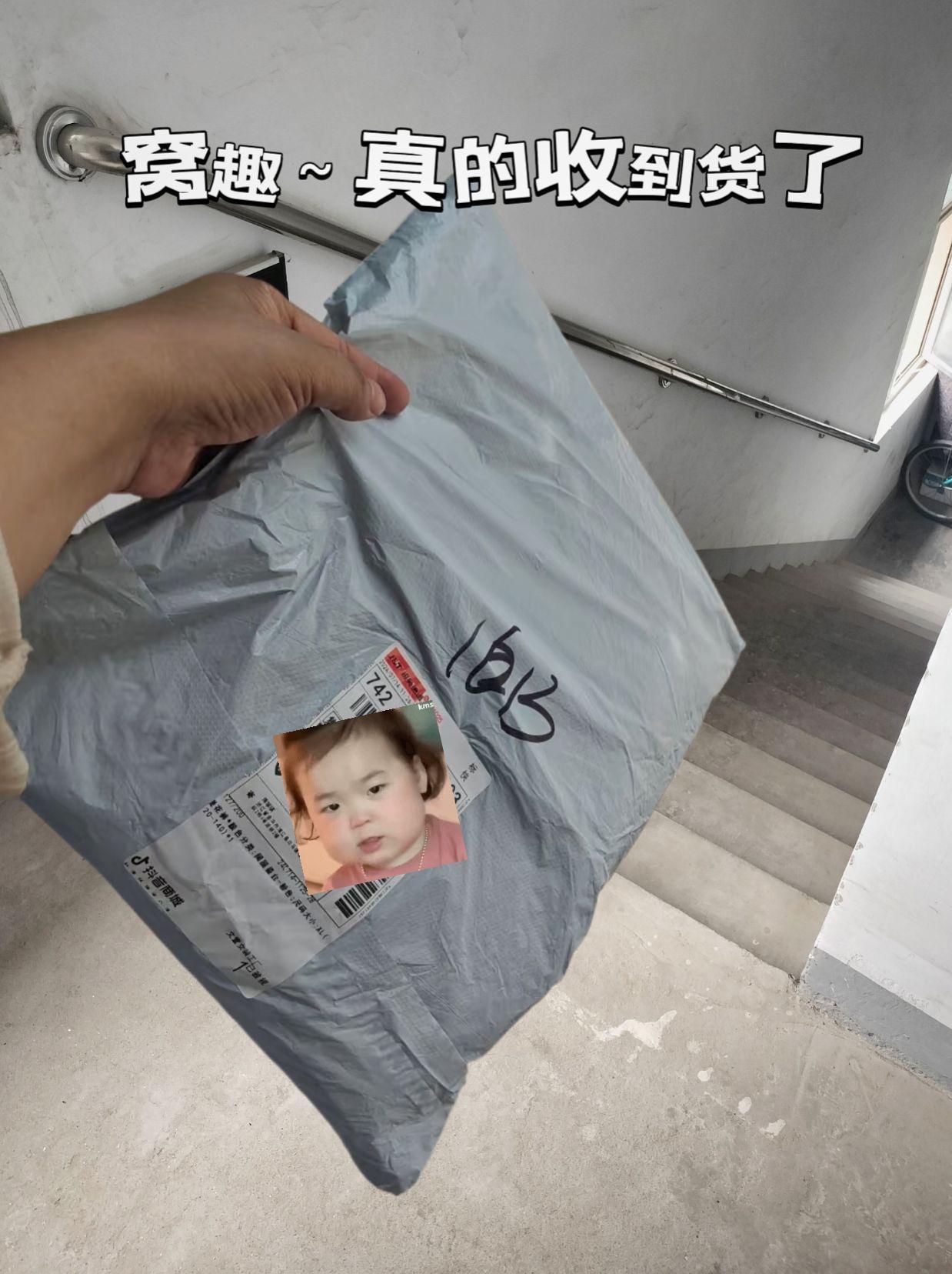 每到冬季就容易畏寒的朋友们,真心推荐试试这款艾草暖身贴。它和常见的暖贴有所不同,普通款往往只能维持较短时间的温热感,而这款选用品质艾草成分,能够实现长时间稳定发热,让身体持续处于暖意舒适的状态。它的粘贴稳固性表现出色,日常活动时不易移位脱落,并且采用了独立密封包装,不管是日常通勤还是外出携带都很方便,有需要的话可以提前备上一些!#暖宝贴 #艾草草本暖宝贴 #女生必备 #经期必备