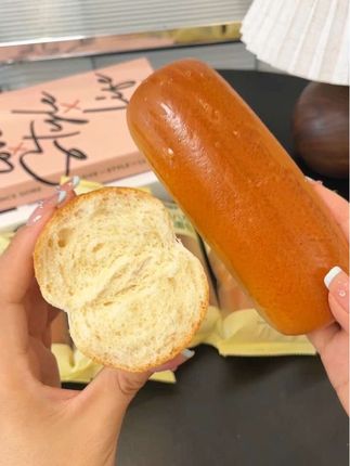 秋天多吃山药和八珍,#七小七 新品山药八珍黄油面包,配料干净,入口奶香绵软不干巴,早餐随便搭配一杯牛奶就是营养早餐!#黄油面包 #八珍 #早餐吃什么#宝宝爱吃