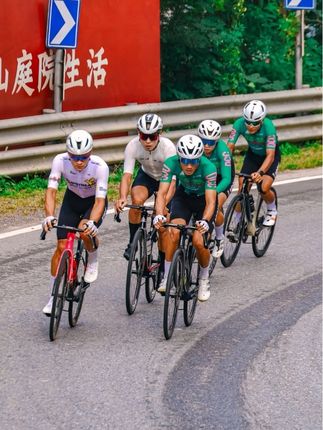 想pr 动腿不行啊 还得爱思哥动脑子🚴#骑帅不骑快#女骑#戒台寺#基普乔格马拉松跑进2小时阵型#公路自行车@爱思同学