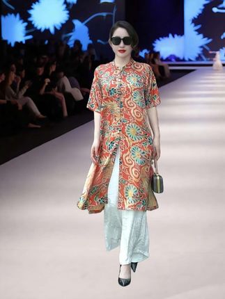 姐妹们看过来!这条轻奢风阔腿裤太绝了!醋酸提花面料,垂坠顺滑超显质感。九分长度露出脚踝超显瘦,直筒版型对各种身材都友好,穿上秒变优雅大气的时髦精~ 日常通勤或聚会都能搭,低调中透着精致,轻松穿出贵气感,赶紧入手试试!