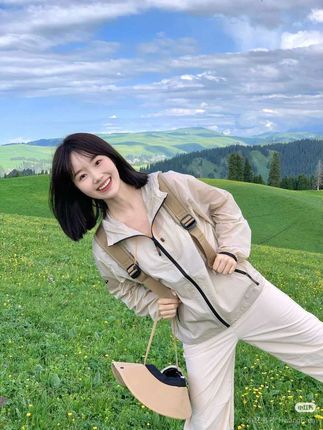 本人来自山西晋中大美寿阳,农村户口,第一眼 看上去不那么漂亮,但是属于耐看型,不行你就多看几眼 #热门#90后#女人#农村生活#耐看型