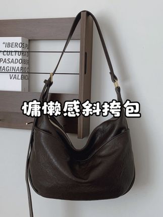 今年爆款新款高级百搭饺子包时尚单肩包斜挎包女包简约潮流洋气包#包包推荐 #百搭包包 #斜挎包 #包包 #平价包包